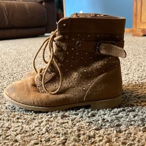 Brown zipper/tie boots